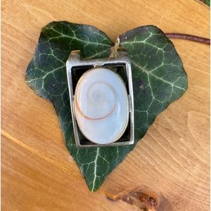 Rectangle Shaped 925 Sterling Silver, Oval Shell, Embedded Pendant